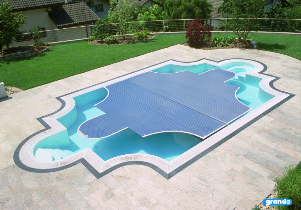 free form automatic rigid slatted pool cover Covertech Grando 4